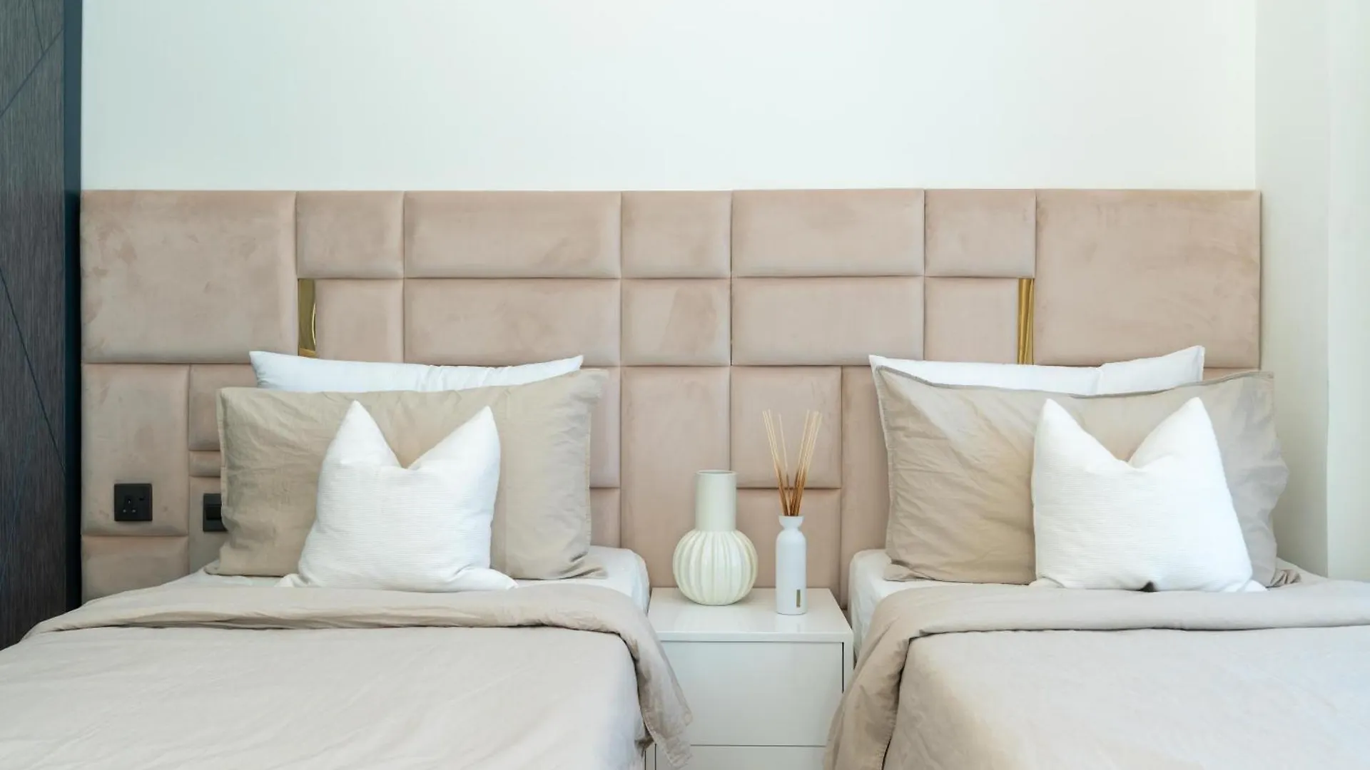 Apartmán Modern 2Br With Private Pool At Samana Golf Avenue Studio City By Vibel Dubaj