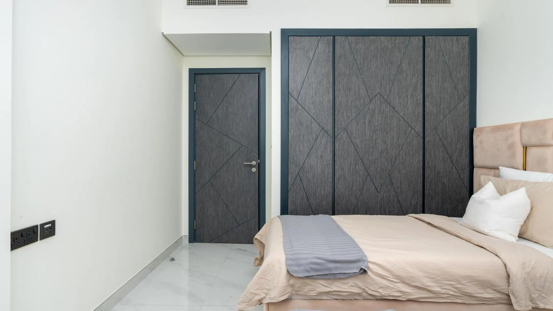 Apartmán Modern 2Br With Private Pool At Samana Golf Avenue Studio City By Vibel Dubaj