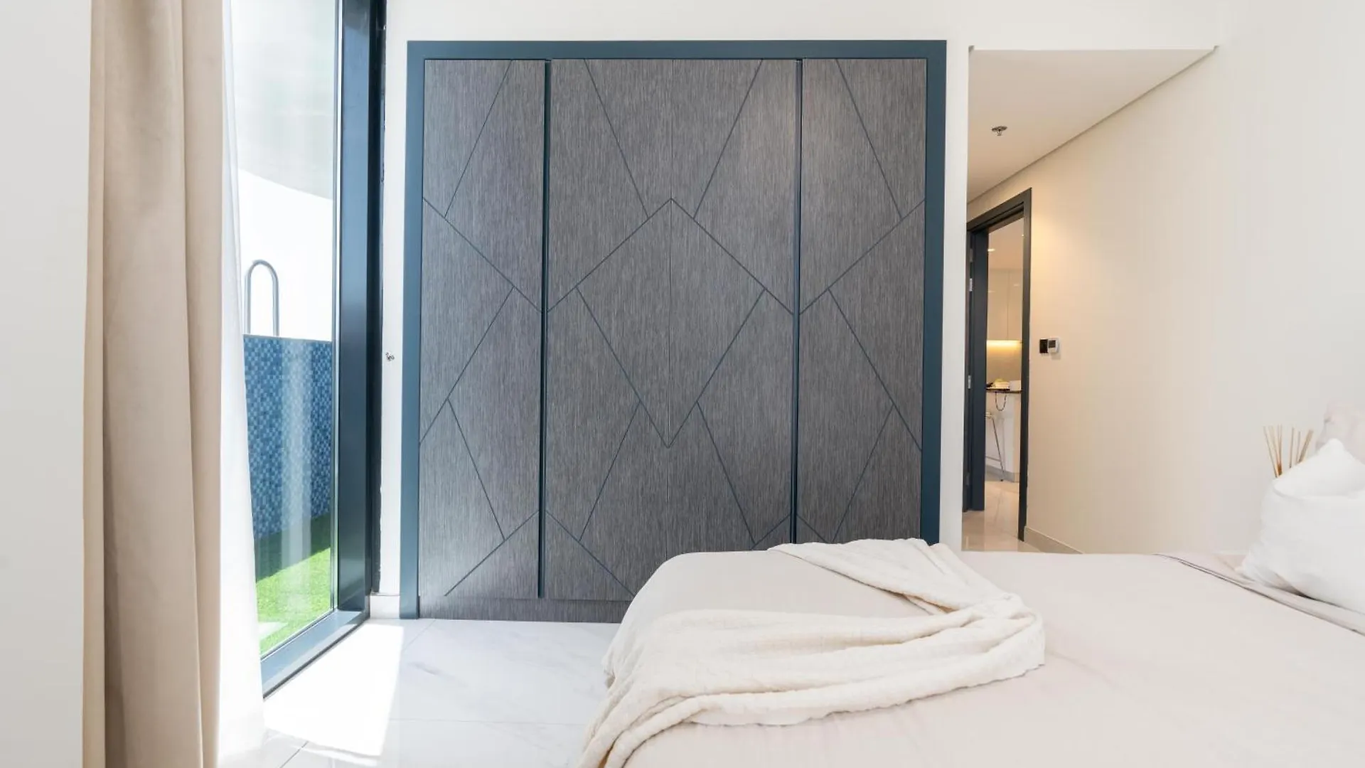 Modern 2Br With Private Pool At Samana Golf Avenue Studio City By Vibel Dubaj Apartmán