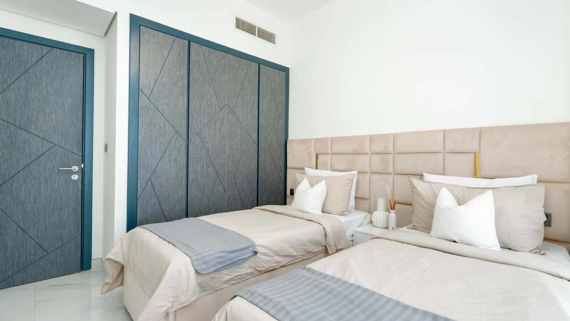 Modern 2Br With Private Pool At Samana Golf Avenue Studio City By Vibel Dubaj 0*,