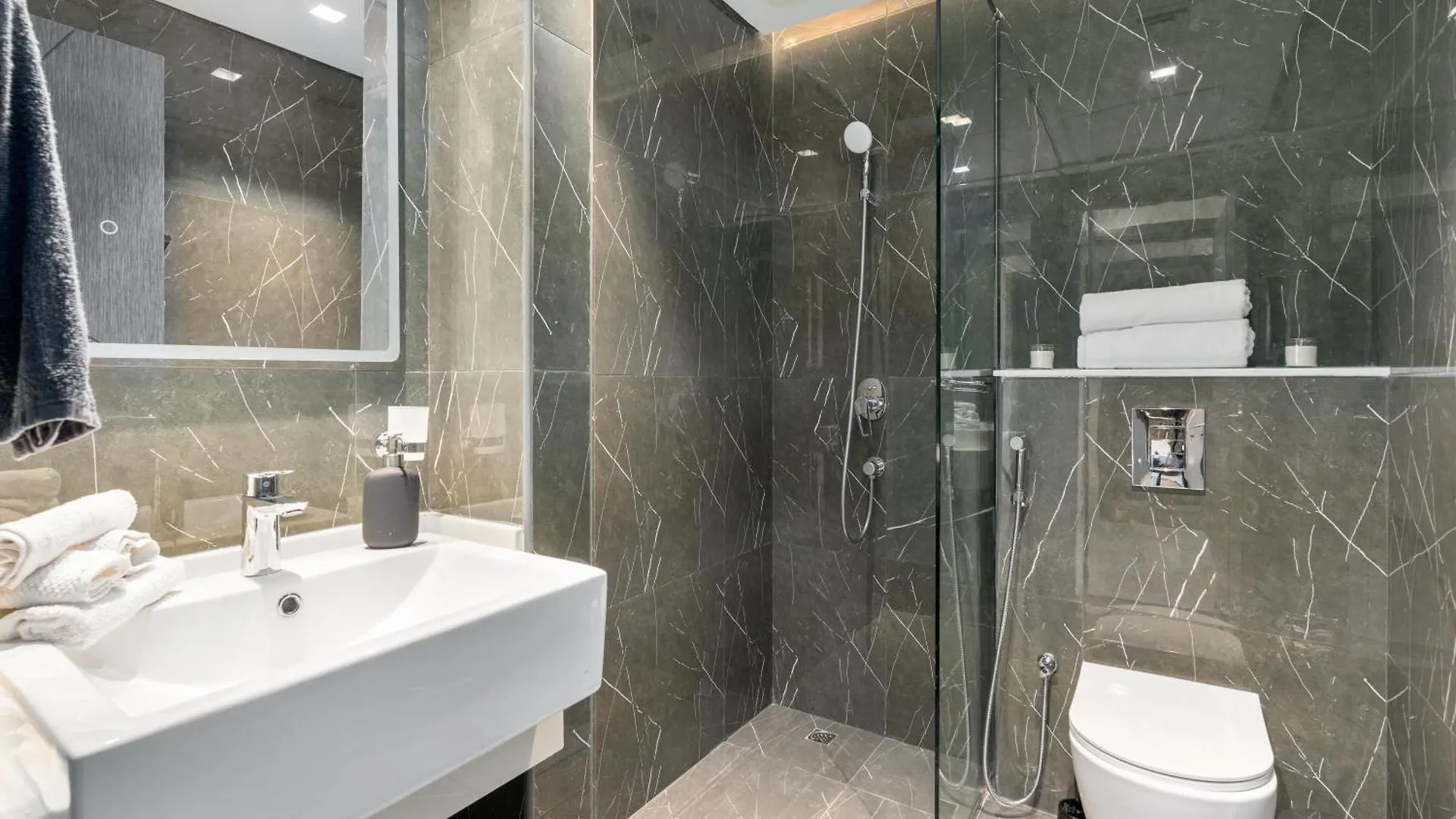 Modern 2Br With Private Pool At Samana Golf Avenue Studio City By Vibel Dubai