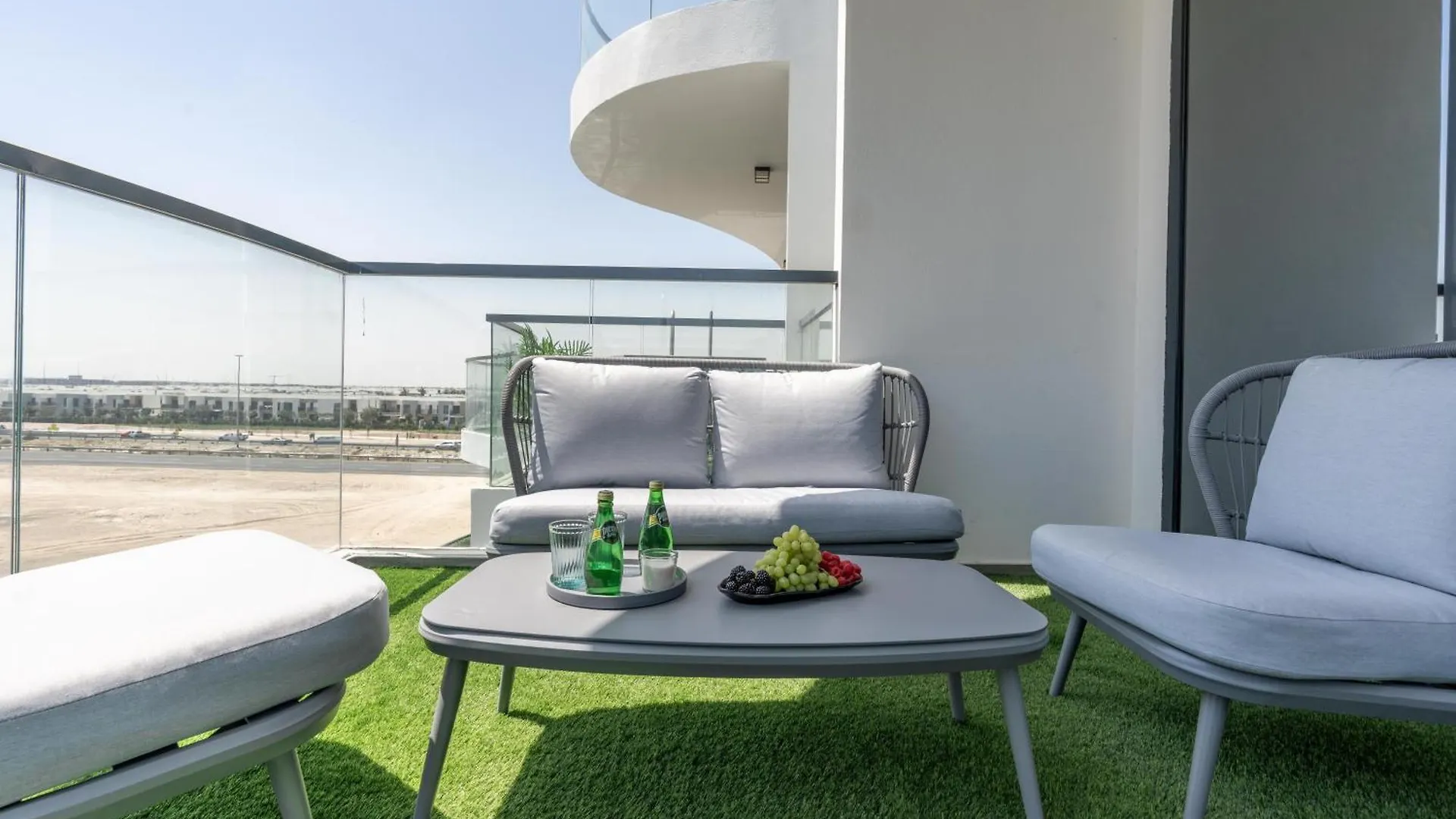 Modern 2Br With Private Pool At Samana Golf Avenue Studio City By Vibel Dubai Apartment
