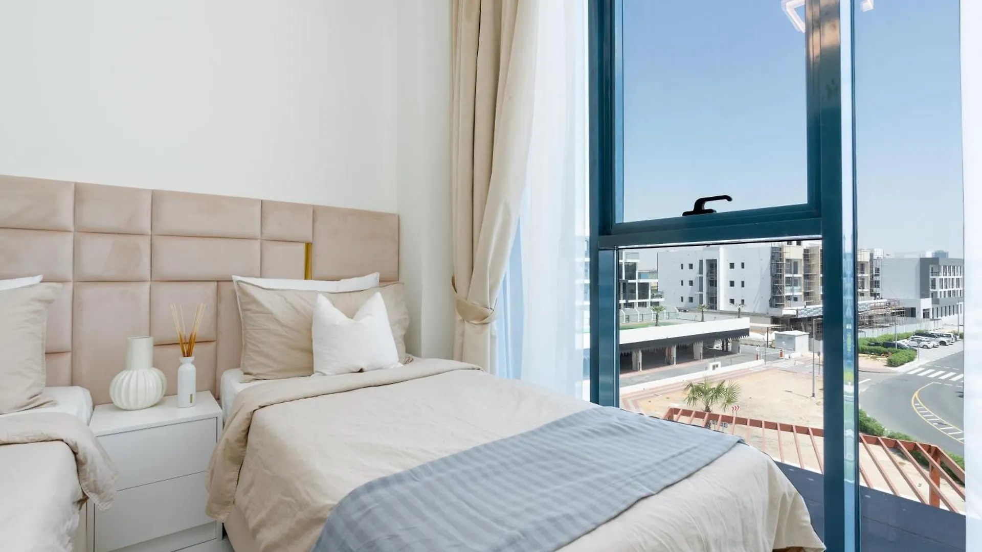 Apartment Modern 2Br With Private Pool At Samana Golf Avenue Studio City By Vibel Dubai United Arab Emirates