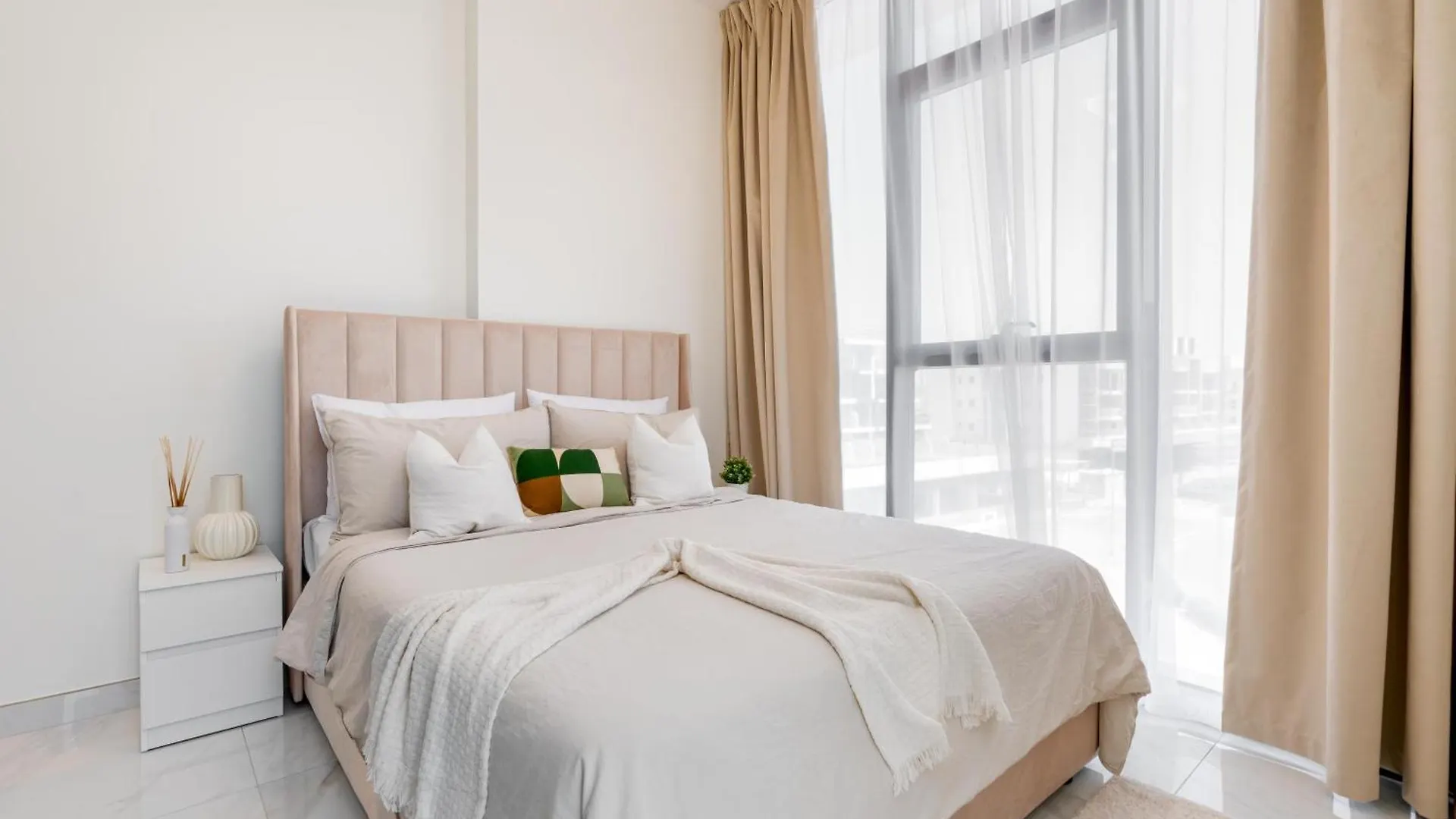Modern 2Br With Private Pool At Samana Golf Avenue Studio City By Vibel Dubai 0*,